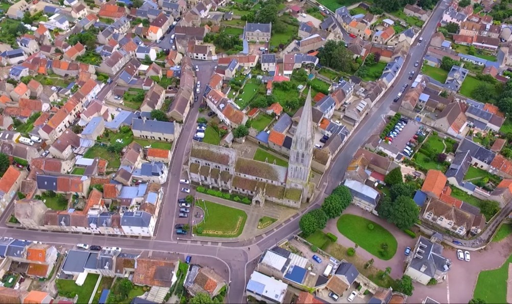 VISITE GUIDÉE ET COMMENTÉE DU BOURG MÉDIEVAL ET MÉMORIEL